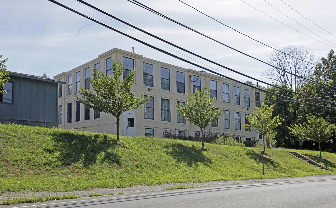 11 Hampstead St in Methuen, MA - Building Photo
