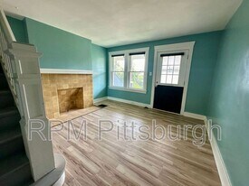 929 Clarissa St in Pittsburgh, PA - Building Photo