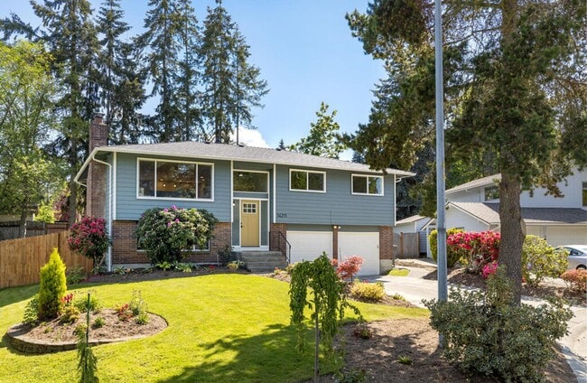 14211 NE 74th St in Redmond, WA - Building Photo - Building Photo
