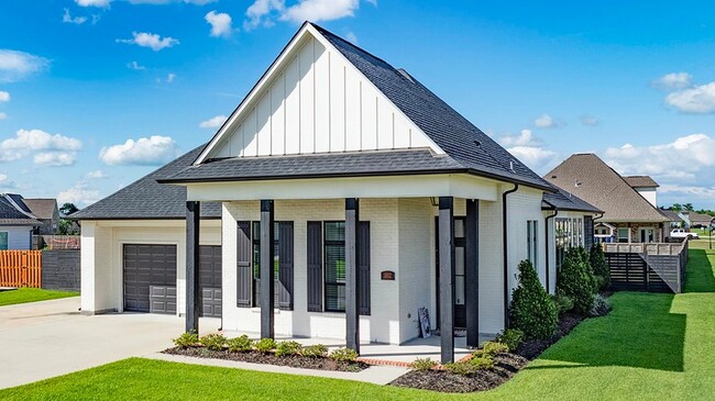 102 Farmington Ct in Houma, LA - Foto de edificio - Building Photo