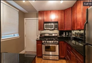 72 Pine Ave in Riverside, IL - Building Photo - Building Photo