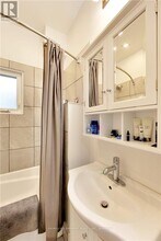 122 Forsyth St N in Sarnia, ON - Foto de edificio - Building Photo