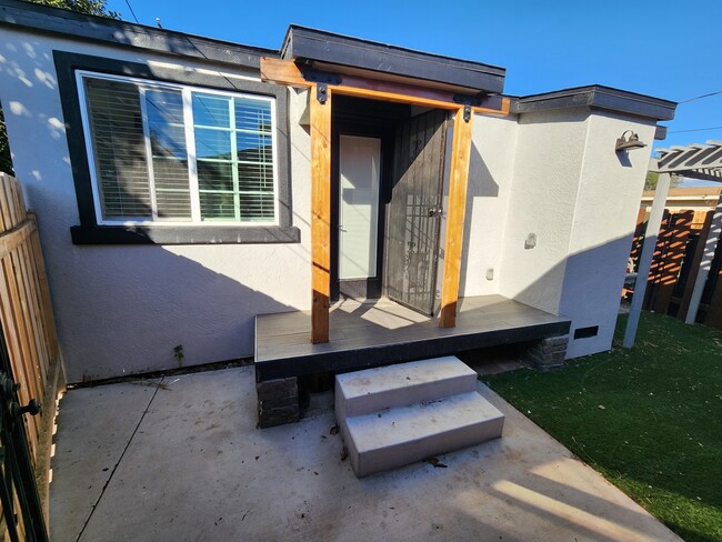 3016 Clay Ave in San Diego, CA - Building Photo - Building Photo