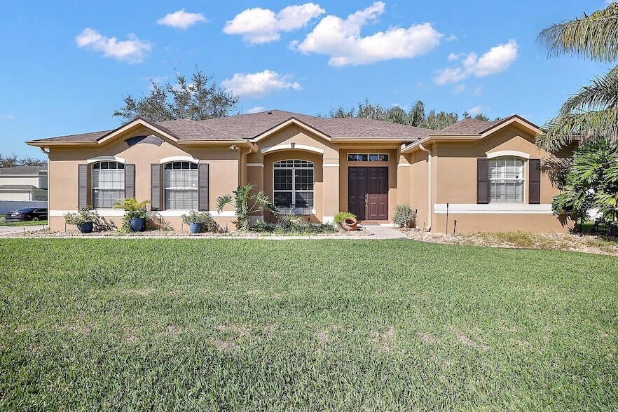 2847 Majestic Isle Dr, Unit 4-B in Clermont, FL - Building Photo