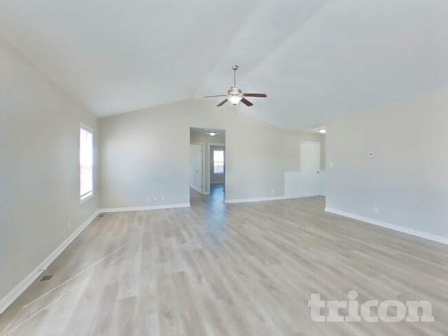 1339 Loren Circle, Unit 0204 in Clarksville, TN - Foto de edificio - Building Photo