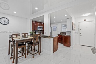 301 NE 14th Ave in Hallandale Beach, FL - Building Photo - Building Photo