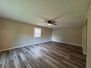 702 N Lone Pine Ave in Springfield, MO - Building Photo - Building Photo