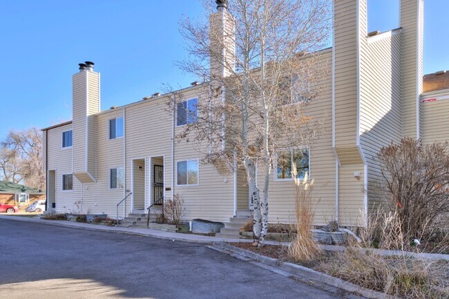 1295 Benton St in Lakewood, CO - Building Photo - Building Photo
