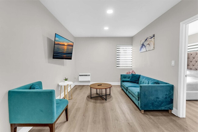 10004 E Bay Harbor Dr