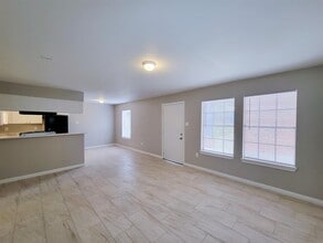 3206 Lobit Dr in Dickinson, TX - Building Photo - Building Photo