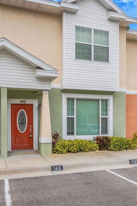 143 Alexander Woods Dr in Plant City, FL - Building Photo