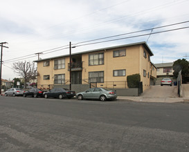 4729-4735 Lexington Ave in Los Angeles, CA - Building Photo - Building Photo