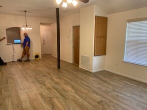 112-114 Marvin Cove, Unit 114 Marvin in Hutto, TX - Foto de edificio - Building Photo