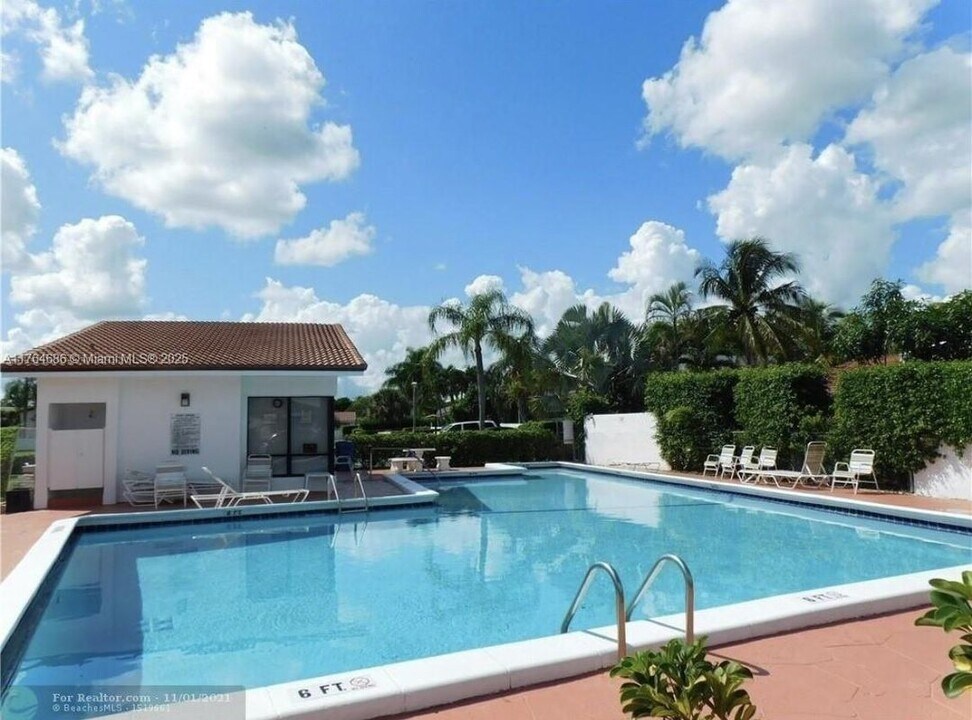 8273 NW 36th St in Sunrise, FL - Building Photo