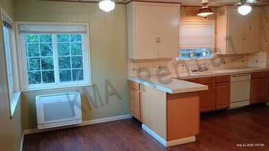 7305 Furlong Ave in Gilroy, CA - Foto de edificio - Building Photo