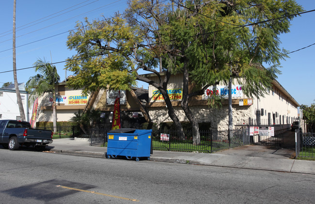 Clara Town Home Apartments in Cudahy, CA - Building Photo - Building Photo