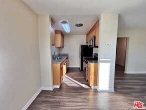 1800 N Alvarado St in Los Angeles, CA - Building Photo - Building Photo