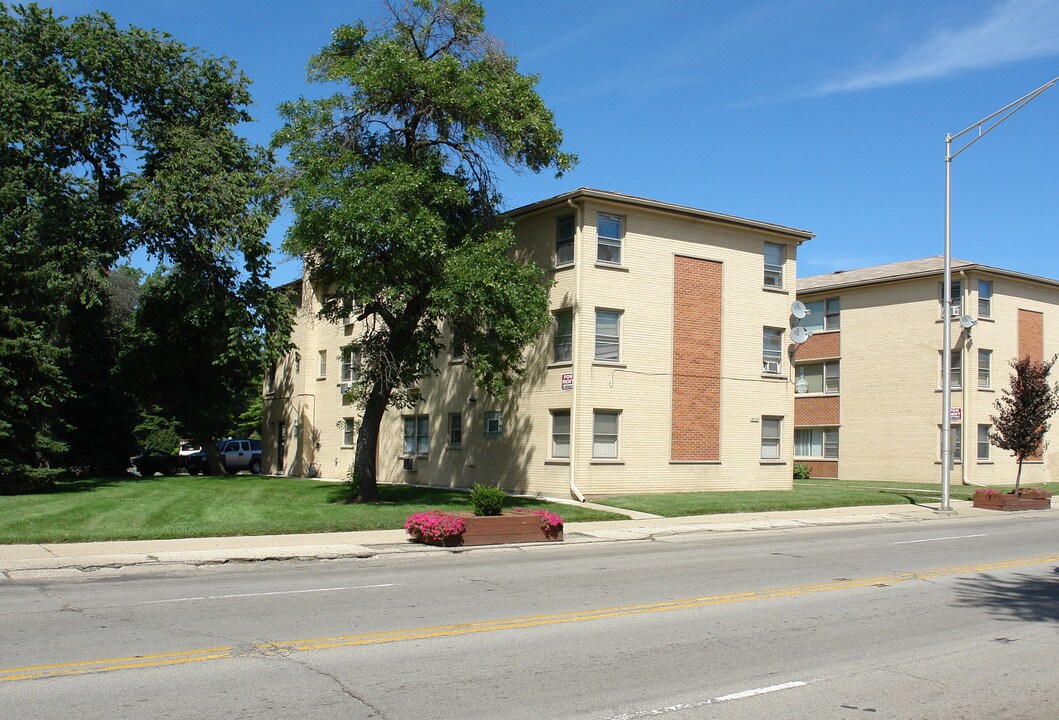 8670-8674 W Grand Ave in River Grove, IL - Foto de edificio