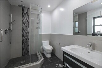 8143 Hazeltine Ave in Los Angeles, CA - Building Photo - Building Photo