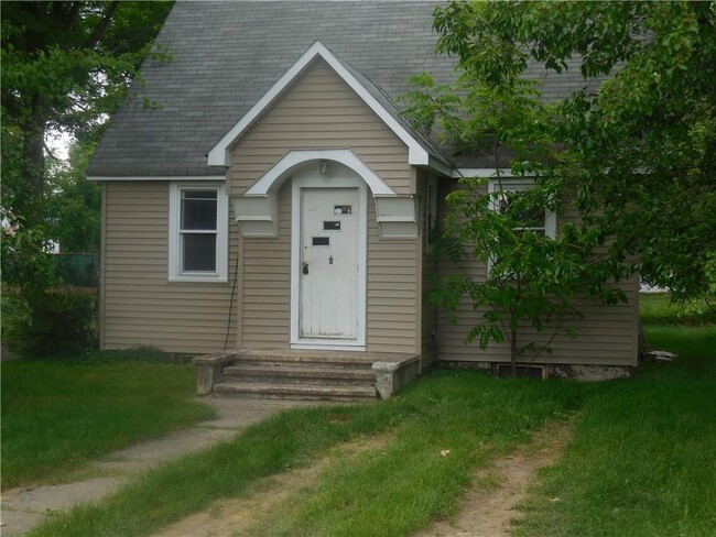 property at 10 Edmunds Ln