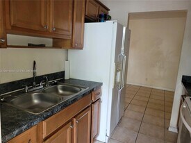 8704 NW 35th St, Unit 105 in Coral Springs, FL - Building Photo