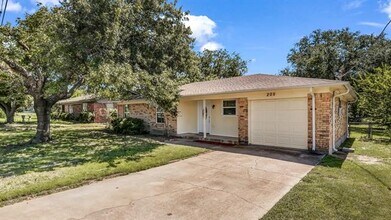 205 James St in Aledo, TX - Foto de edificio - Building Photo