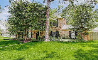 18103 Ravenfield Dr in Houston, TX - Building Photo