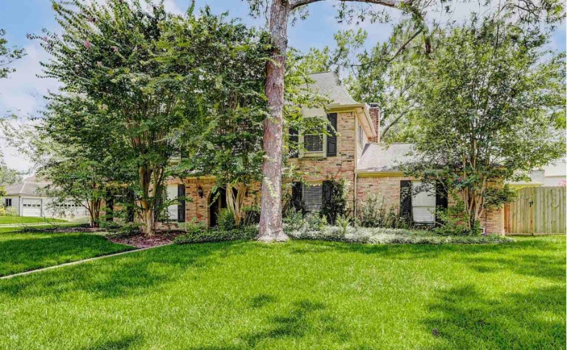 18103 Ravenfield Dr in Houston, TX - Foto de edificio