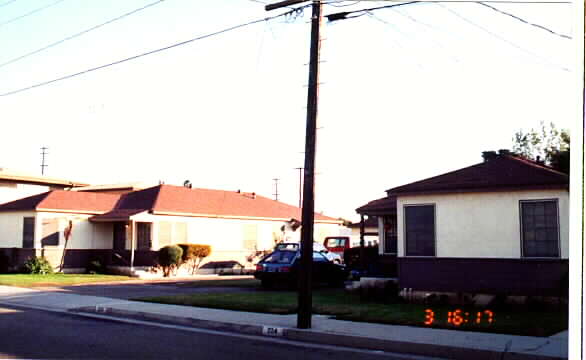 224-230 E Pearl St in Port Hueneme, CA - Building Photo - Building Photo