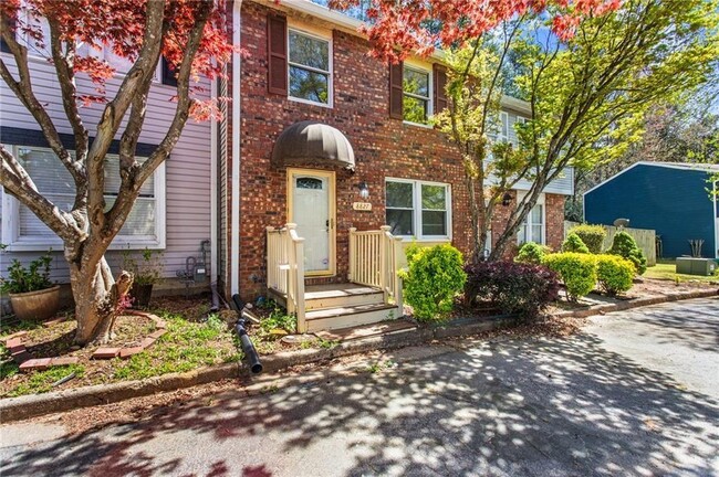 8827 Applegate Ln in Sandy Springs, GA - Building Photo - Building Photo