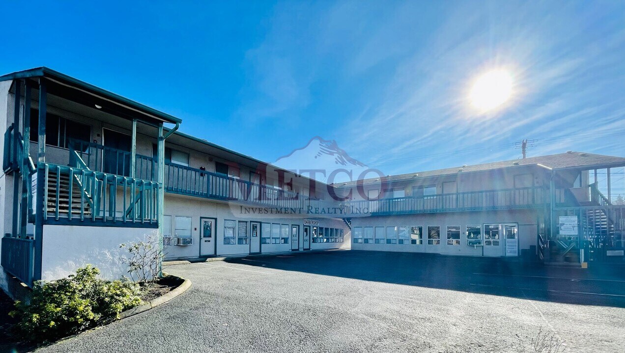 807 A St in Springfield, OR - Building Photo