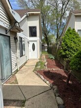 1002 Pheasant Run Ln in Aurora, IL - Building Photo - Building Photo