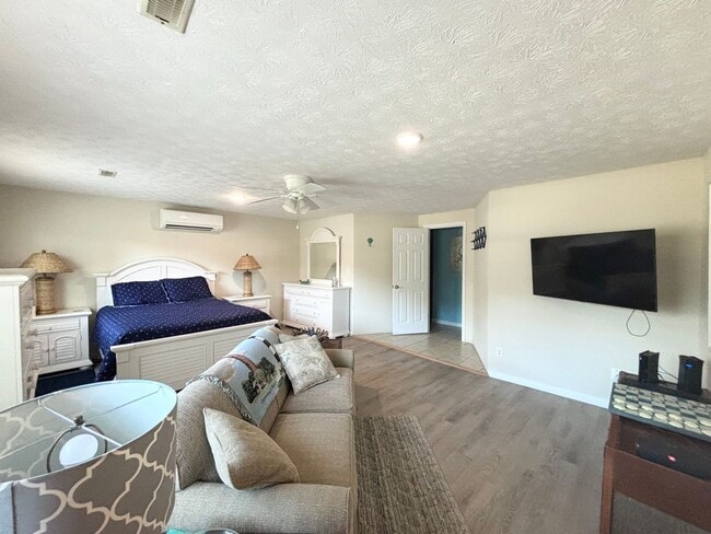 404 Norton St in Oak Island, NC - Building Photo - Building Photo