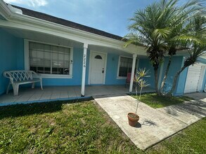 2226 SE Tiffany Ave in Port St. Lucie, FL - Building Photo - Building Photo