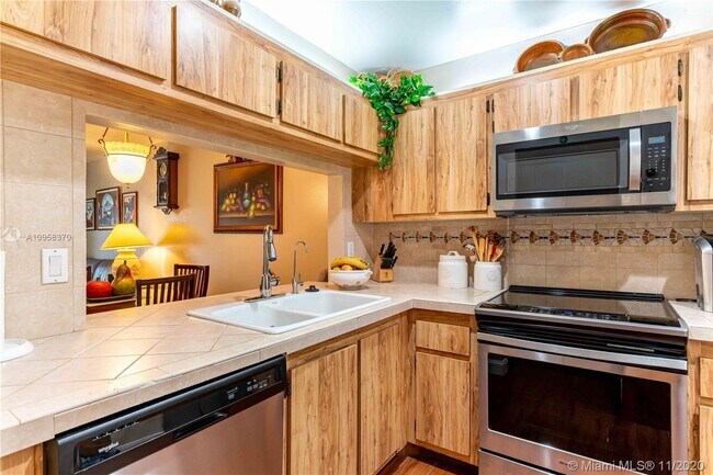 15805 W Waterside Cir-Unit -201 in Sunrise, FL - Building Photo - Building Photo