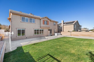 38442 Wakefield Pl in Palmdale, CA - Foto de edificio - Building Photo