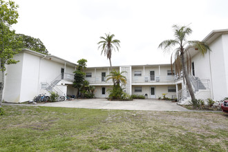 426 Palm Ave N in St. Petersburg, FL - Building Photo - Building Photo