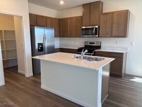 1131 Northern Cardinal Dr in Henderson, NV - Foto de edificio - Building Photo