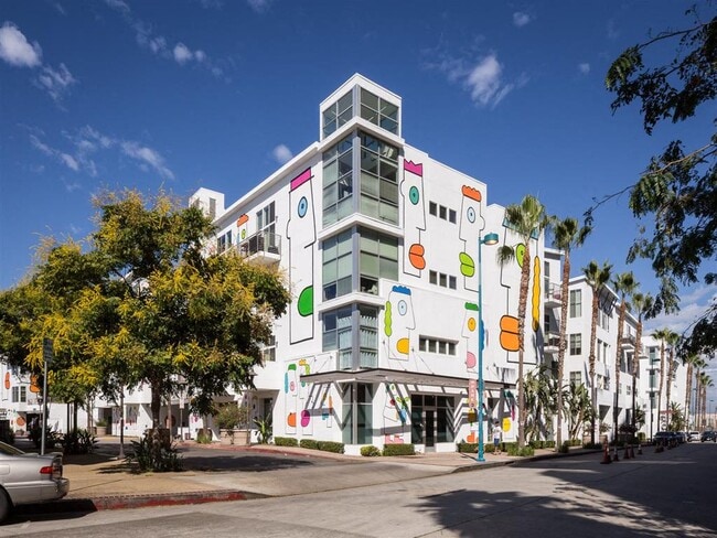 Lofts at Noho Commons in North Hollywood, CA - Foto de edificio - Building Photo