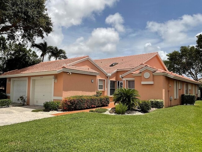 property at 5574 Royal Lake Cir
