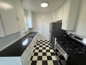 1748 S Robertson Blvd, Unit 5 in Los Angeles, CA - Foto de edificio - Building Photo