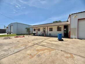 720 Grand Ave in Bacliff, TX - Building Photo - Building Photo