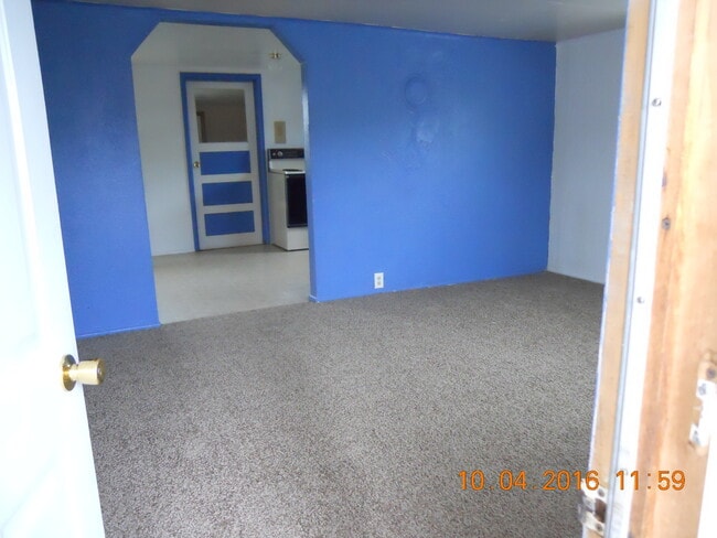2755 Birch St in Lebanon, OR - Building Photo - Building Photo