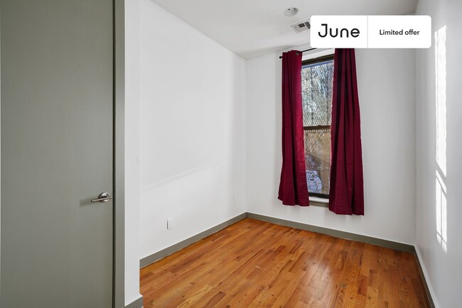 310 Tompkins Ave in New York, NY - Building Photo - Building Photo