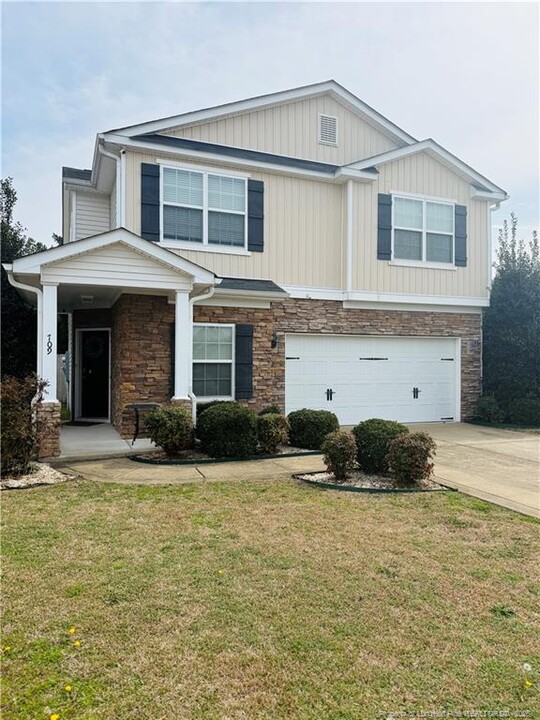 709 Bellingham Way in Fayetteville, NC - Building Photo