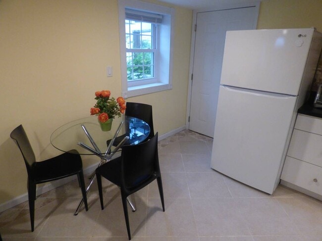 3119 Connecticut Ave, Unit studio apartment in Medford, NY - Foto de edificio - Building Photo