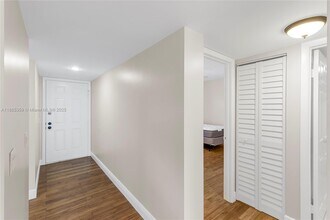 1514 Whitehall Dr in Davie, FL - Building Photo - Building Photo