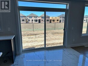 7 O'Neill St in Kawartha Lakes, ON - Building Photo - Building Photo