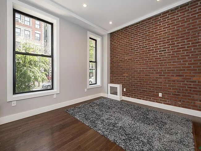 417 Manhattan Ave, Unit 3 in New York, NY - Foto de edificio - Building Photo