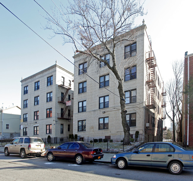 Lewis Court in Yonkers, NY - Building Photo - Building Photo